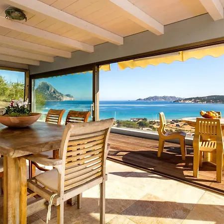 The Of Rising Sun With A Stunning Sea View Сasa de vacaciones Porto Taverna