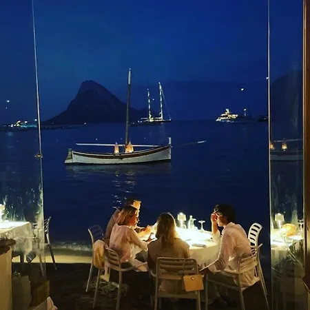 Сasa de vacaciones The Of Rising Sun With A Stunning Sea View Porto Taverna